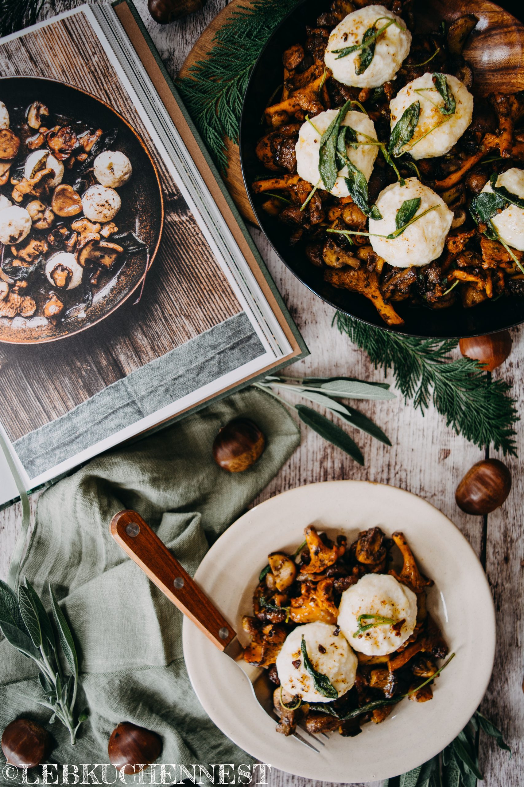 Gnudi mit Waldpilzpfanne - Flatlay