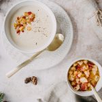 Blumenkohlsuppe mit Blauschimmelkäse & Birnenkompott